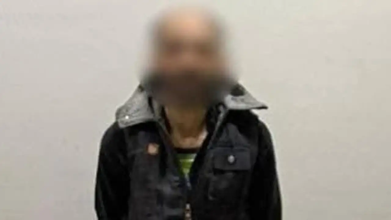 قبضة الأمن بالخصوص.. ضبط متهم بسرقة هاتف محمول من طفلة بأسلوب المغافلة